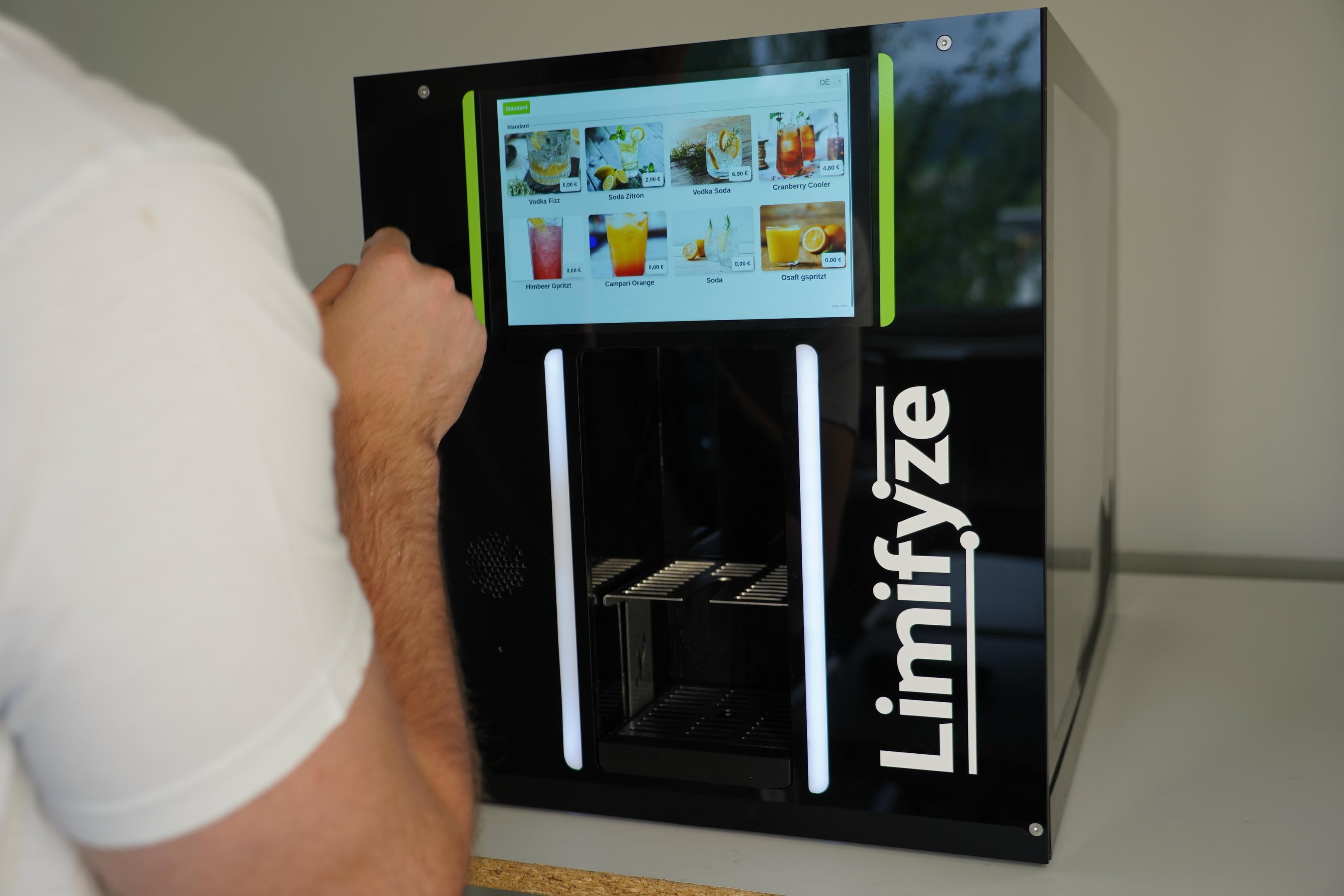 SERVENIA Touch-Display für kombinierten Getränkebetrieb